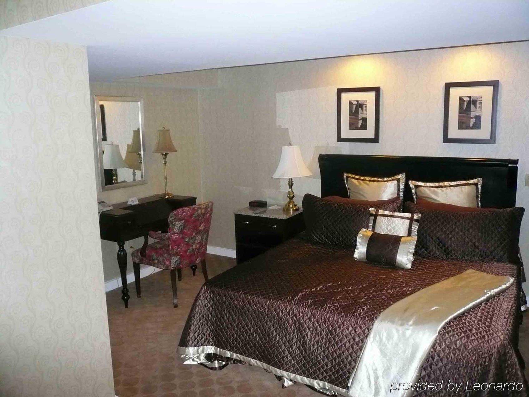 Dupont Circle Embassy By Found 3*